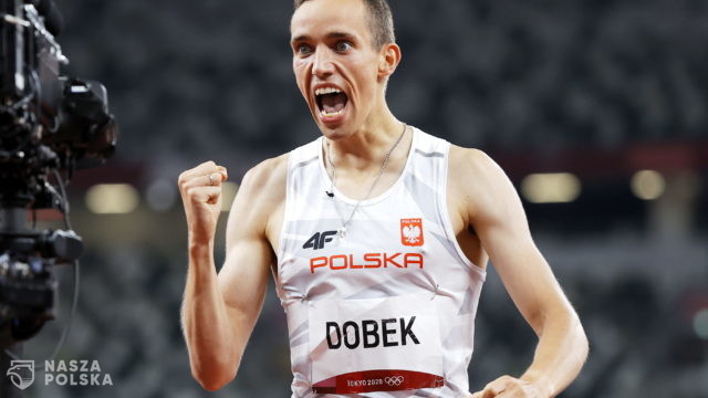 Tokio/ Lekkoatletyka. Dobek wygrał bieg i awansował do finału na 800 m