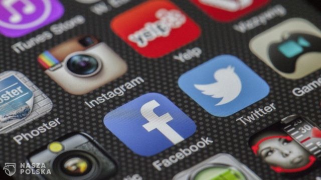 Przedsmak świata pozafejsbukowego, czyli jak się uśmiechać bez Insta?