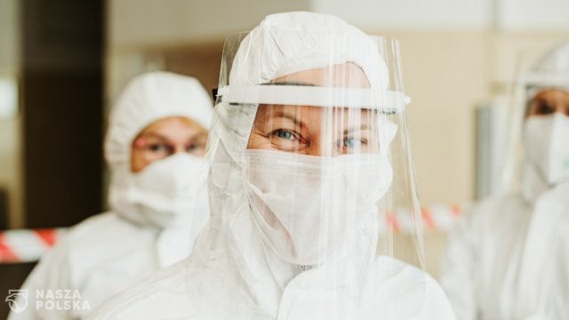 Ekspert: Nie kontrolujemy już nowych zakażeń SARS-CoV-2