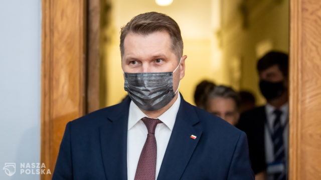 Czarnek: na horyzoncie nie widać żadnych przeszkód uniemożliwiających naukę stacjonarną w szkołach