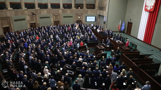 Za tzw. ustawą antykorupcyjną posłowie m.in. PiS, Kukiz’15, Koalicji Polskiej, Polski2050