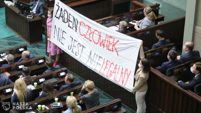 PiS, Konfederacja i Kukiz’15 za przedłużeniem stanu wyjątkowego; KO, Lewica i Polska 2050 – przeciw