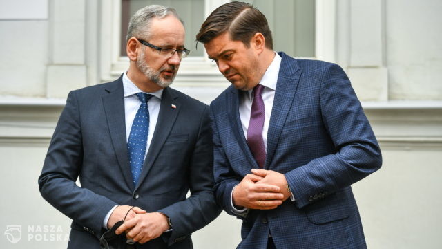 Rzecznik MZ: rozpoczęliśmy podawać czwartą dawkę dla osób z obniżoną odpornością