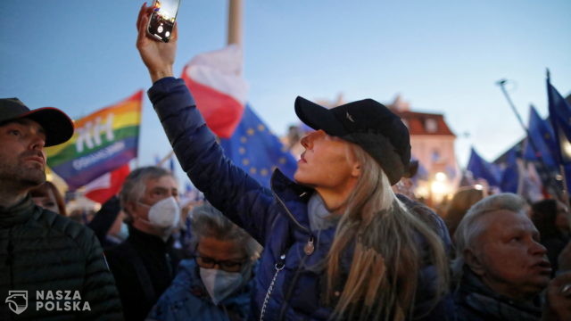 Manifestacja w obronie UE: „Nazywam się Donald Tusk. Jestem Polakiem”