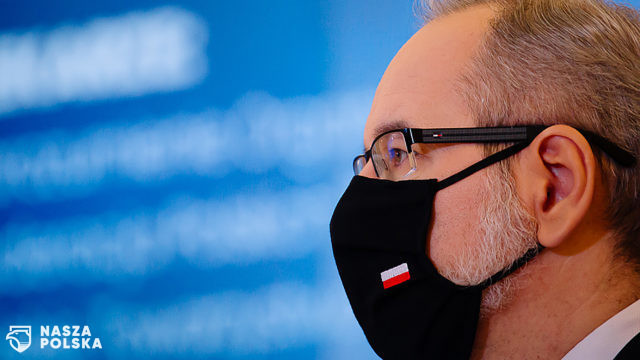 Niedzielski: mniej upomnień, więcej mandatów za brak maseczek