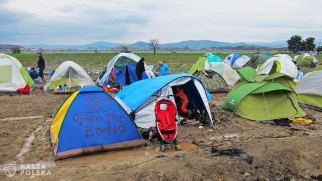 W. Brytania/ MSW chce od Francji wyjaśnień, dlaczego policja nie zatrzymuje imigrantów