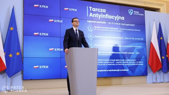 Premier o tarczy antyinflacyjnej: dodatek osłonowy dla gospodarstw domowych i obniżka cen paliw