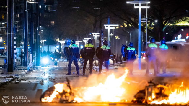 Holandia/ W nocnych zamieszkach w Rotterdamie rannych zostało siedem osób