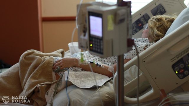 Raport/ Jak wyglądały porody w czasie pandemii? „Męka w maseczce, strach i samotność”