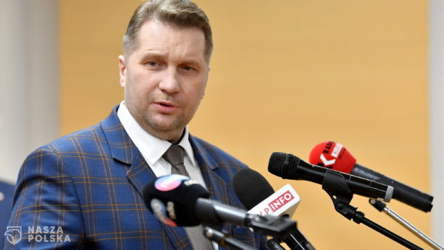 Czarnek: nie przewidujemy przedłużenia nauki zdalnej; 10 stycznia wraca nauka stacjonarna