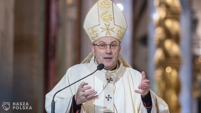 Prymas: Bóg przychodzi w pokorze w osobach, którym muszę pomóc, w ludziach słabych i cierpiących