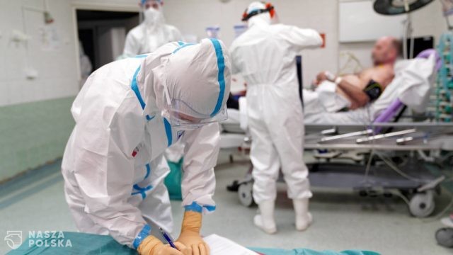 Zmniejsza się liczba zajętych łóżek covidowych i zajętych respiratorów