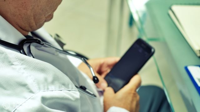 Technologia przerosła lekarzy. Jeszcze rok mogą zgłaszać NOPy… tradycyjną pocztą 