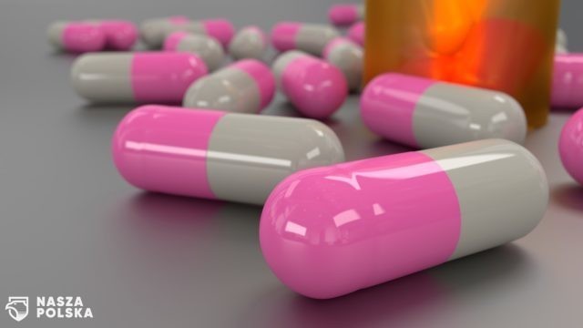 Jak stosować antybiotyki, by działały i nie powodowały dolegliwości po terapii