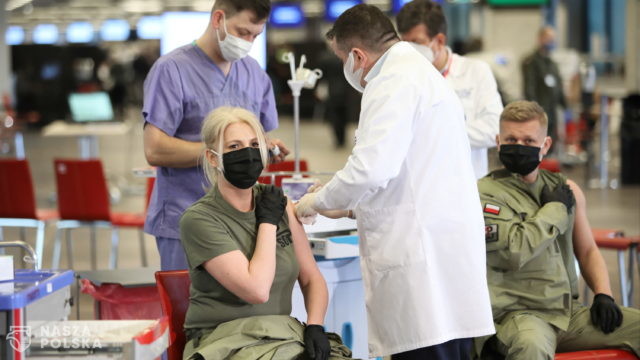 Andrusiewicz: nie będzie obowiązku szczepień dla służb mundurowych i nauczycieli od 1 marca