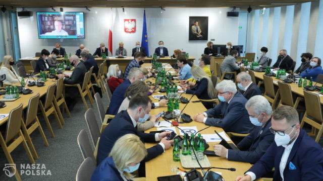 Sejmowe komisje przeciw wnioskowi Senatu o odrzucenie nowelizacji Prawa oświatowego