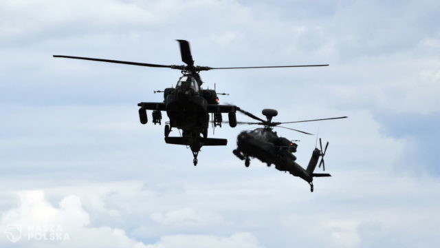 Szef MON: w Powidzu wylądowały amerykańskie śmigłowce AH-64 Apache