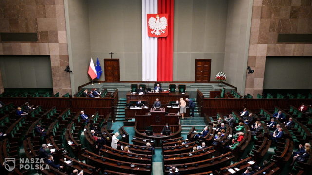 W Sejmie drugie czytanie projektu ustawy o obronie ojczyzny, zgłoszono poprawki