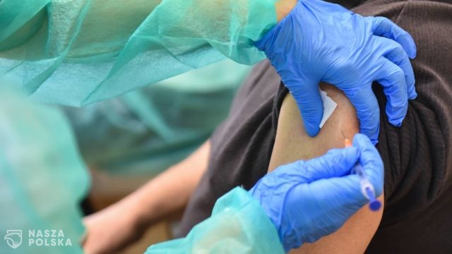 W Polsce podano ponad 53,6 mln szczepionek przeciw COVID-19, zgłoszono ok. 18,5 tys. odczynów