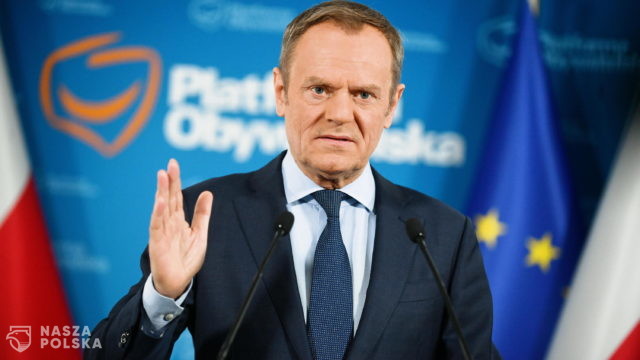 Donald Tusk pozwał Tomasza Sakiewicza za wypowiedź dot. śmierci Lecha Kaczyńskiego