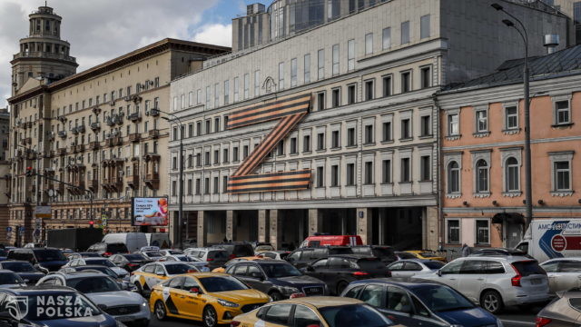 Wpływ zachodnich sankcji na rosyjską gospodarkę jest coraz bardziej widoczny. Może jednak nie wystarczyć do szybkiego zakończenia wojny