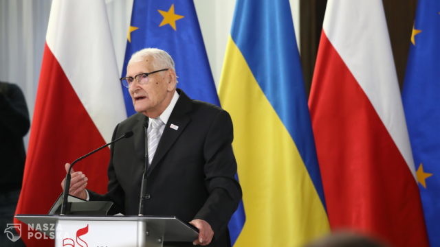 J. Zych: to naród ustanowił Konstytucję RP i mamy obowiązek dążyć do jej ścisłego przestrzegania