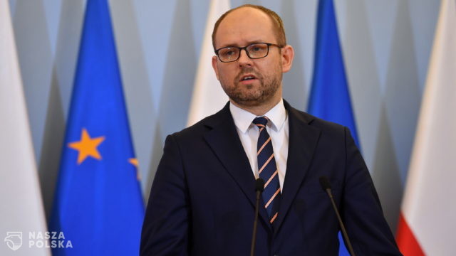 Przydacz: wypowiedź prezydenta Macrona o polskim premierze jest niedopuszczalna