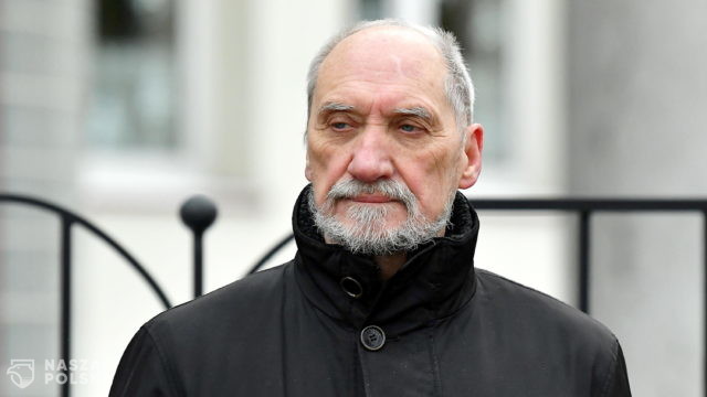 Macierewicz: przyczyną techniczną katastrofy pod Smoleńskiem były przynajmniej dwie eksplozje