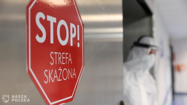 Prof. Banach: istotny wzrost liczby hospitalizacji w związku z COVID-19 możliwy jesienią