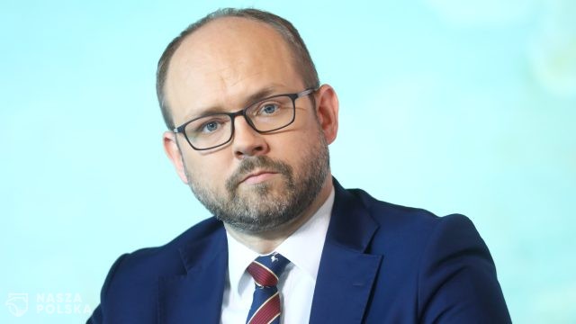 Przydacz: Nie ma dyskusji o zmianach personalnych ani w wojsku, ani w rządzie. Sytuacja jest skomplikowana.