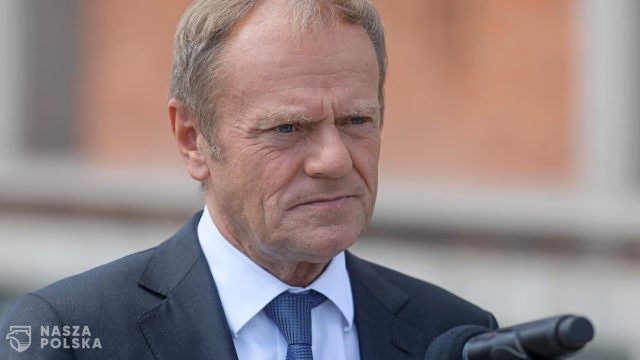 Tusk o dymisji Johnsona: bez żalu żegnam się z premierem skandalistą