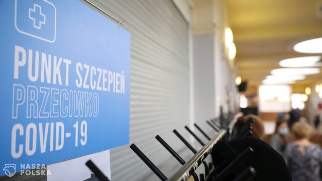 MZ: w nocy wystawiliśmy 4,6 mln e-skierowań na szczepienia przeciw COVID-19