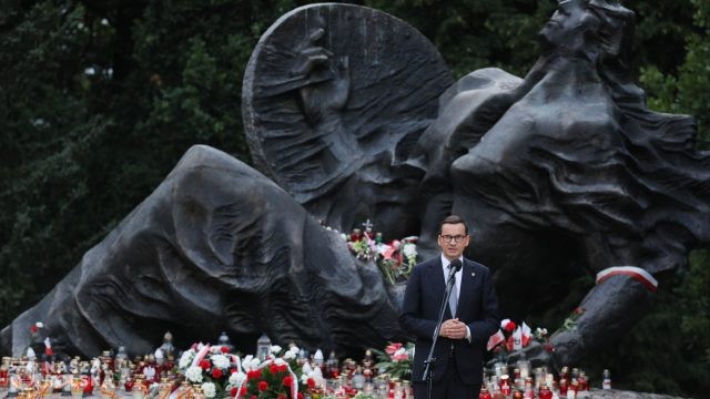 Na Cmentarzu Powstańców Warszawy uczczono poległych i pomordowanych w 1944 r.