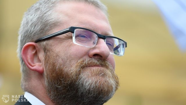 RZ: „Niejasne finanse ugrupowania Grzegorza Brauna”