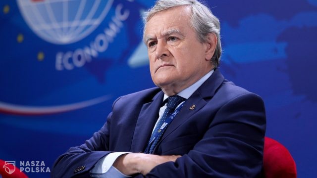 Gliński: jeżeli państwo, które rządzi w UE i KE, szantażem próbuje zmienić w Polsce rząd, to jest skandal