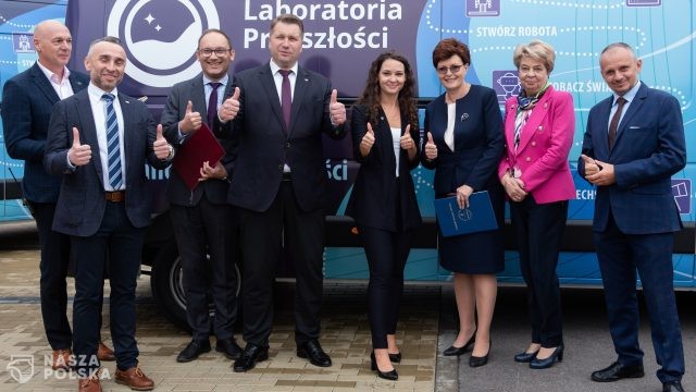 Minister Czarnek: 16 Mobilnych Laboratoriów Przyszłości rusza w Polskę