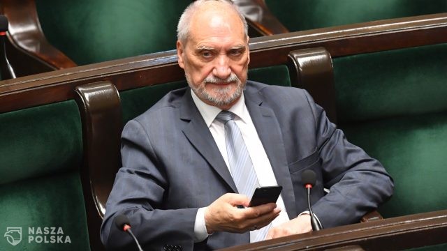 Macierewicz: boicie się odpowiedzialności za kłamstwo smoleńskie