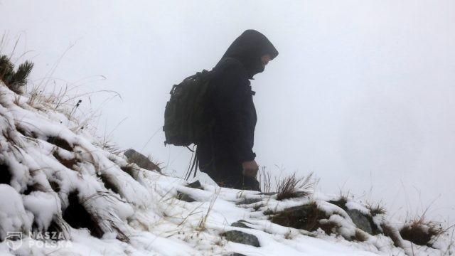 W Tatrach zimowe warunki; na Kasprowym Wierchu 17 cm śniegu