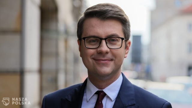 Rzecznik rządu: nie wykluczam, że będzie potrzebna budowa stałej zapory na granicy z Rosją