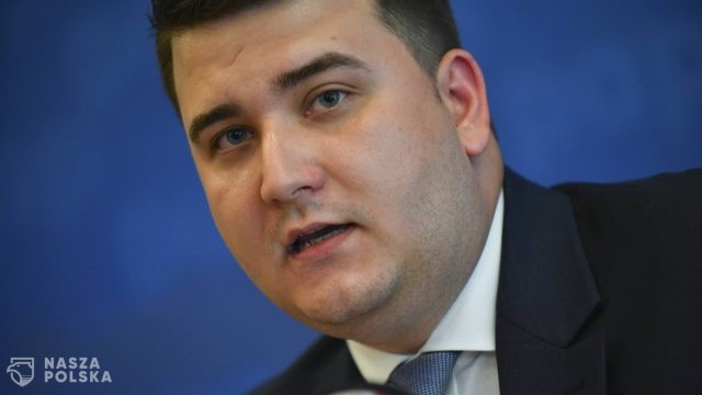 Bartłomiej Misiewicz prawomocnie skazany za nielegalną reklamę wódki na Twitterze