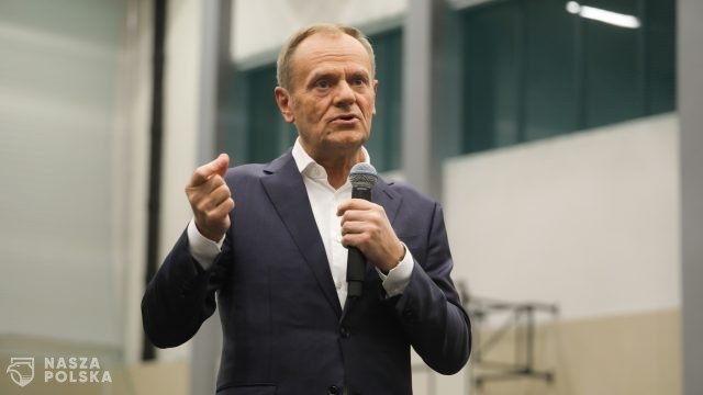 Tusk: skasujemy pieniądze, jakie płyną do Kościoła, bo one go rujnują, a nie budują