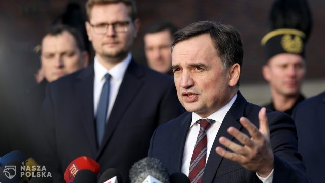 Lider SP: ostrzegaliśmy premiera, że KE i Niemcy wykorzystają mechanizm warunkowości, by blokować środki dla Polski