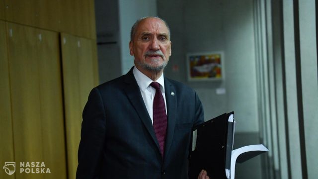 Macierewicz: wydaje się, że niemiecka propozycja ws. systemu Patriot to gra polityczna