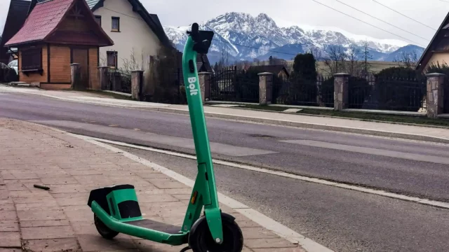 W Zakopanem pojawiły się hulajnogi Bolt
