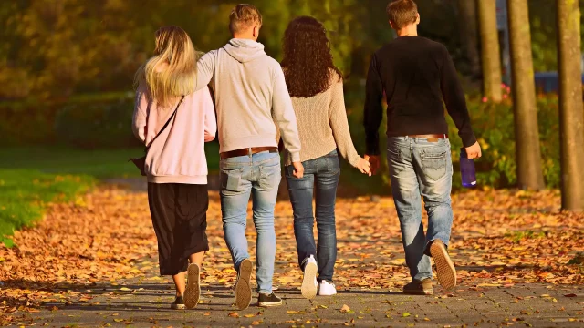 Ćwiczenia na bieżni dają mniej korzyści niż chociaż kilkuminutowy spacer na świeżym powietrzu